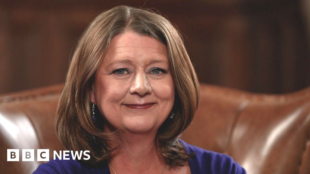 New leader should be a woman, says Leanne Wood