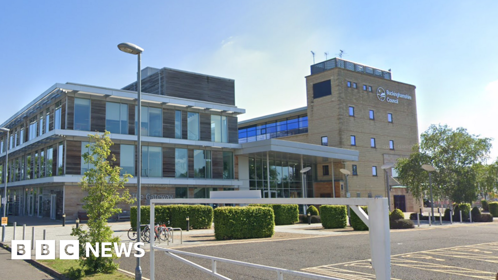 Buckinghamshire Council’s £289m debt not abnormal says leader Buckinghamshire Council’s £289m debt not abnormal says leader