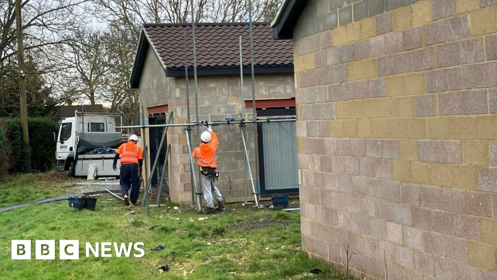 Scaffolders arrive ahead of spa demolition Scaffolders arrive ahead of spa demolition