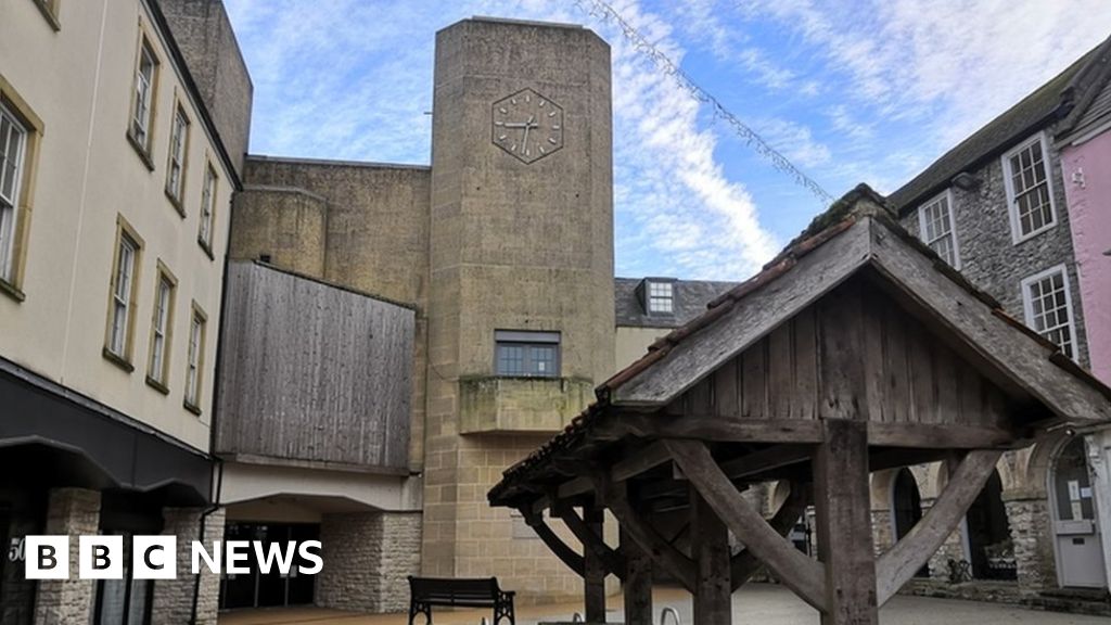 Shepton Mallet campaigners rally to save Amulet Theatre