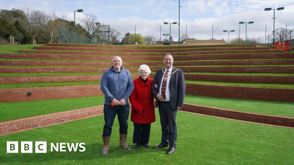 Evesham £250k amphitheatre opens