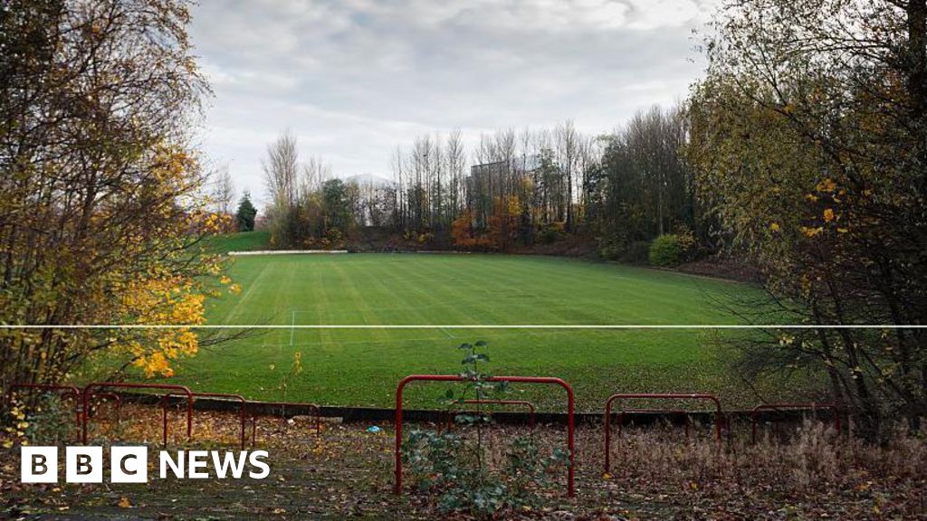 Football pitch fence plan for Cathkin Park faces backlash Football pitch fence plan for Cathkin Park faces backlash