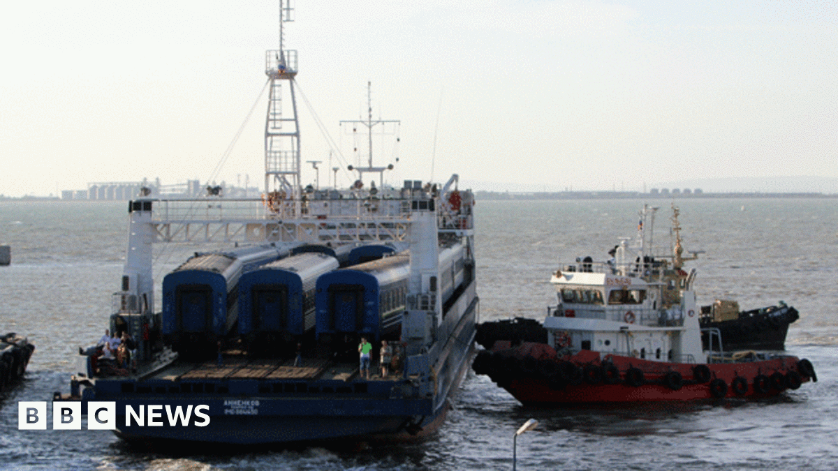 Ukraine conflict: Putin ally to build bridge to Crimea Ukraine conflict: Putin ally to build bridge to Crimea