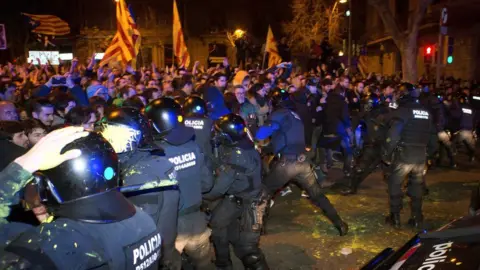 EPA Catalonian riot police and protesters clash during a protest at the regional Government headquarters in Barcelona, northern Spain, 23 March 2018