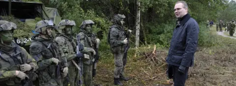 Getty Images Finland's Defence Minister Jussi Niinisto inspects Finnish troops during a co-operation of the Finnish and Swedish troops on the Swedish island of Gotland September 19, 2017