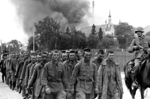 Getty Images Germans with Soviet POWs, Riga, July 1941