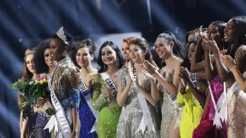 EPA Other contestants applauding Zozibini Tunzi