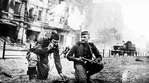 Getty Images Soviet soldiers on the streets of Berlin 1945