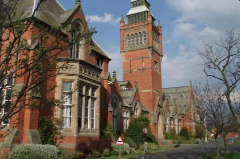 Geograph/Chris Martyn Merchant Taylors' Boys' School in Crosby