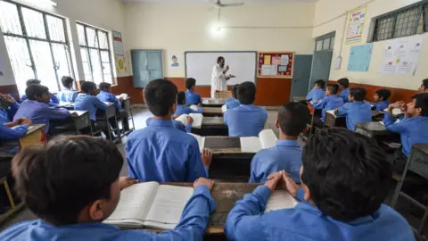 Tim Mansel/BBC History class, Lahore