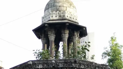 Vikas Dilawari An image of a fountain in South Mumbai from the colonial-era.