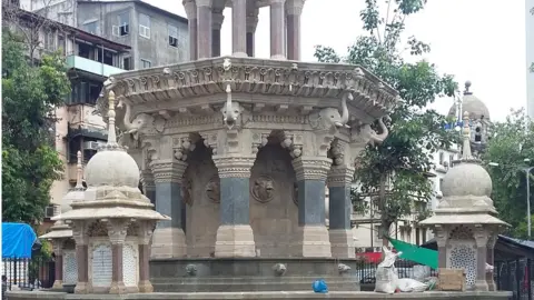 Vikas Dilawari An image of a fountain in South Mumbai