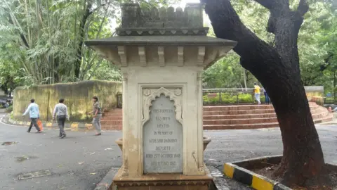 Bhavya Dore An image of a fountain in Mumbai's Rani Bagh, a heritage botanical garden in the city.