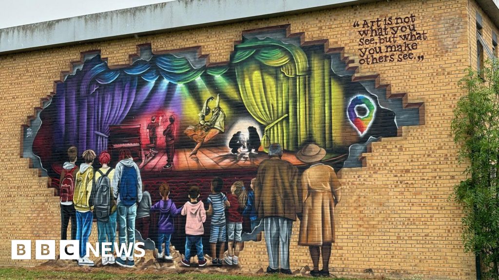 Mural ‘has brought life’ to Peterborough’s Key Theatre Mural ‘has brought life’ to Peterborough’s Key Theatre