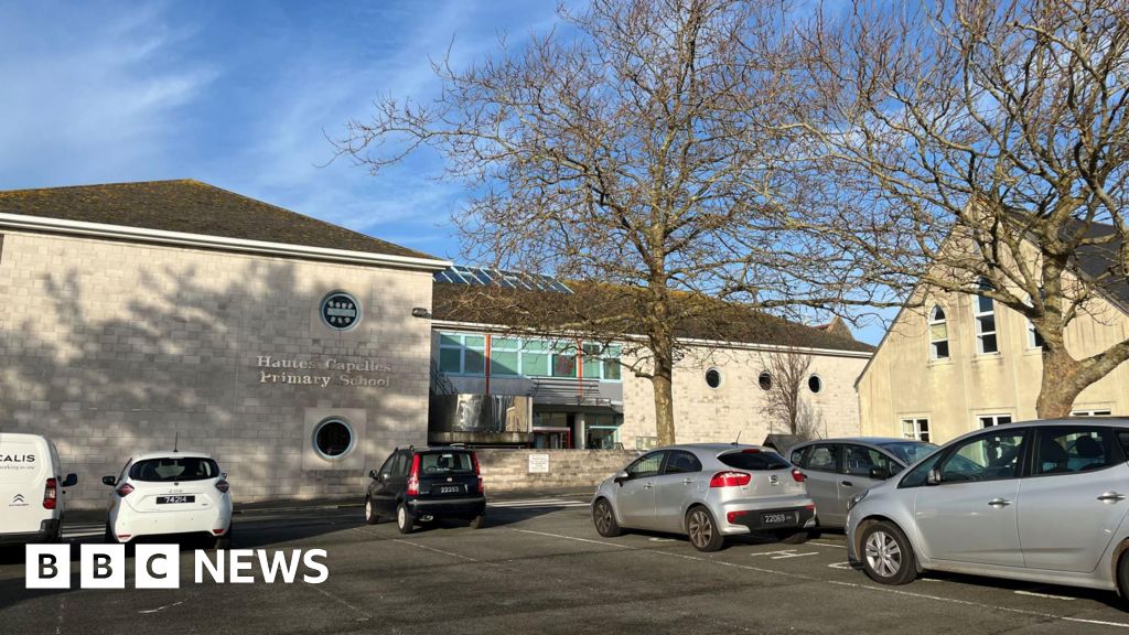Guernsey primary school pupils to have equal classroom time Guernsey primary school pupils to have equal classroom time