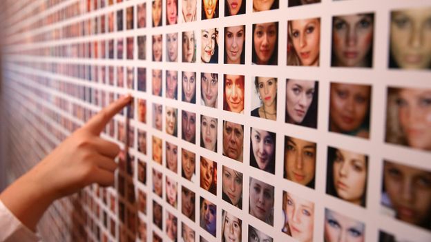 Mastering a Facebook world Mastering a Facebook world