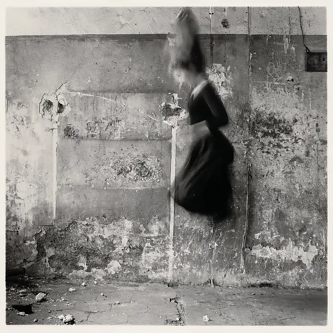 Courtesy of Marian Goodman Gallery © Woodman Family Foundation / ARS, New York Untitled, Rome, Italy, 1977-1978 (Credit: Courtesy of Marian Goodman Gallery © Woodman Family Foundation / Artists Rights Society (ARS), New York)