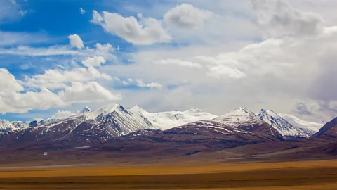 tupianlingang/Getty Images Former Chinese President Hu Jintao called constructing the line from Golmud to Lhasa a "miracle of the world's railroad history" (Credit: tupianlingang/Getty Images)