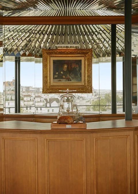 Matthieu Salvaing The famous duck press sits in front of a painting of Frédéric Delair (Credit: Matthieu Salvaing)
